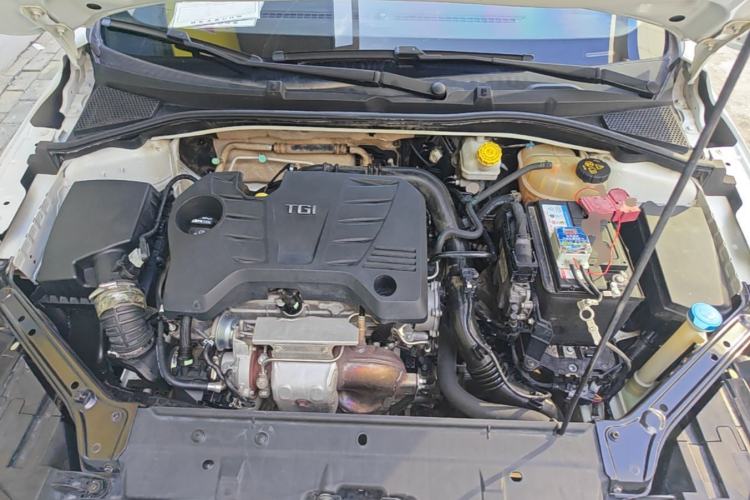 Used Roewe i6 2017 20T Automatic Internet Smart Edition Engine Bay