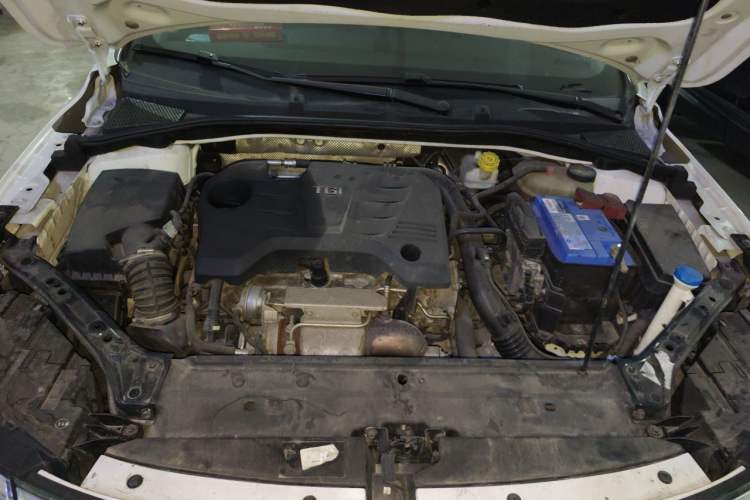 Used Roewe i6 2017 20T Automatic Flagship Edition Engine Bay