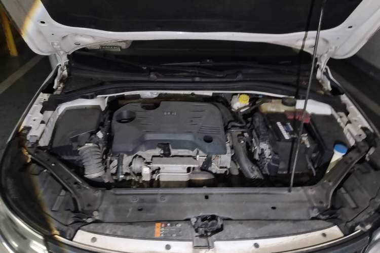 Used Roewe i6 2017 20T Automatic Flagship Edition Engine Bay