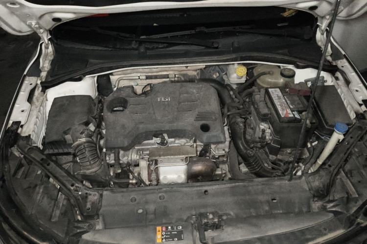 Used Roewe i6 2017 20T Automatic Internet Smart Edition Engine Bay