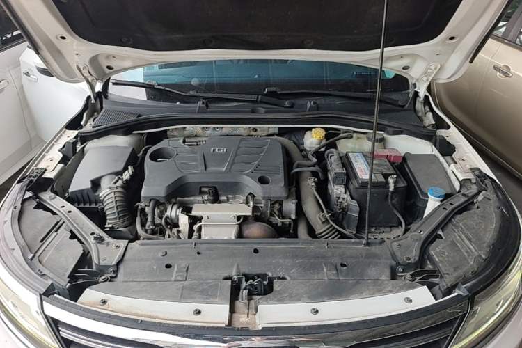 Used Roewe i6 2017 20T Automatic Internet ZhiZun Edition Engine Bay