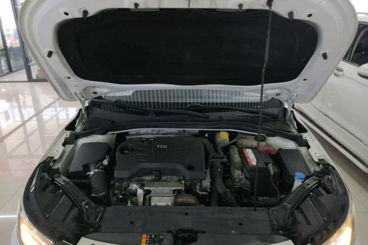 Used Roewe i6 2017 20T Automatic Internet Smart Edition Engine Bay