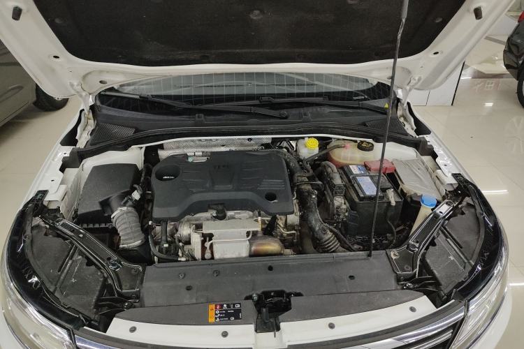 Used Roewe i6 2017 20T Automatic Internet ZhiZun Edition Engine Bay