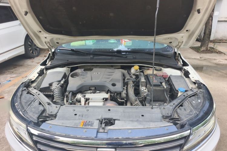 Used Roewe i6 2017 20T Automatic Internet ZhiZun Edition Engine Bay