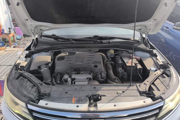 Used Roewe i6 2017 20T Automatic Flagship Edition Engine Bay