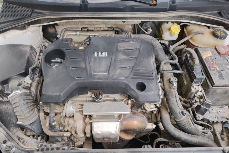 Used Roewe i6 2017 20T Automatic Flagship Edition Engine Bay