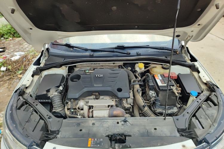 Used Roewe i6 2017 20T Automatic Internet Smart Edition Engine Bay