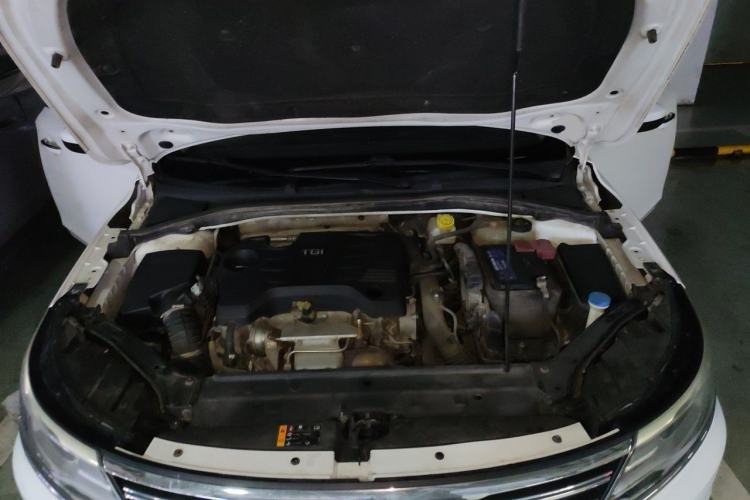 Used Roewe i6 2017 20T Automatic Flagship Edition Engine Bay