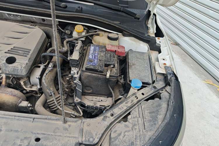Used Roewe i6 2017 20T Automatic Internet ZhiZun Edition Engine Bay Left