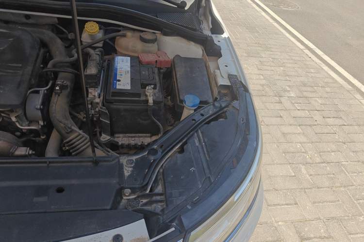 Used Roewe i6 2017 20T Automatic Internet ZhiZun Edition Engine Bay Left