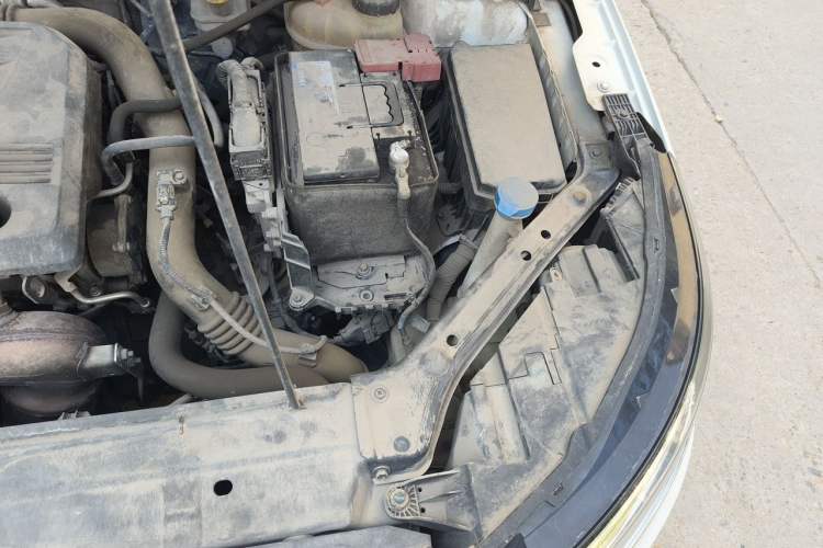 Used Roewe i6 2017 20T Manual Luxury Edition Engine Bay Left
