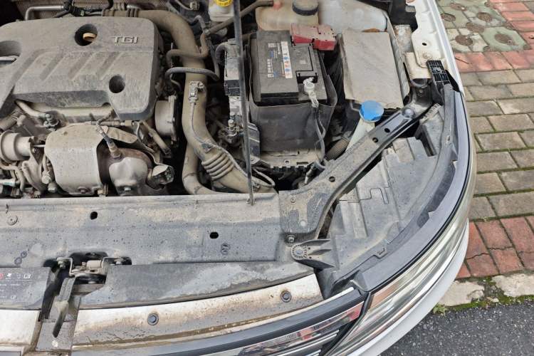 Used Roewe i6 2017 16T Automatic Flagship Edition Engine Bay Left