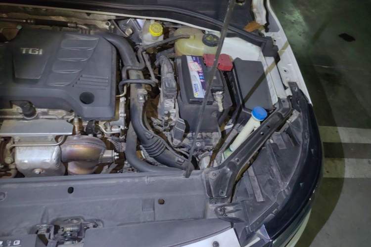 Used Roewe i6 2017 20T Automatic Internet Smart Edition Engine Bay Left