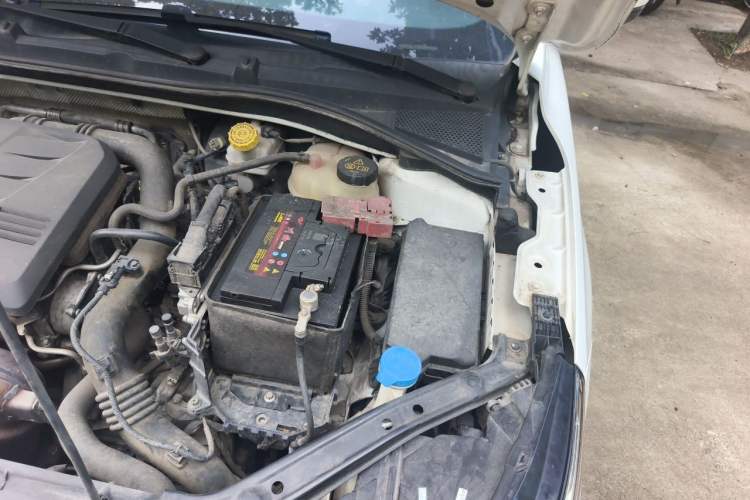 Used Roewe i6 2017 20T Automatic Internet ZhiZun Edition Engine Bay Left