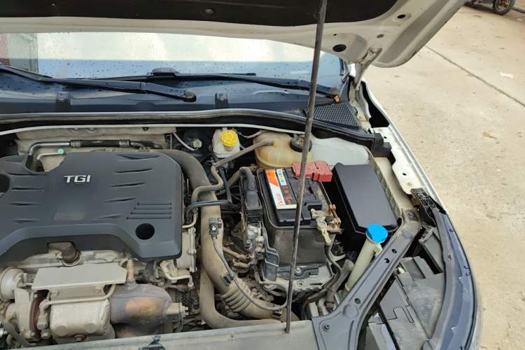 Used Roewe i6 2017 20T Automatic Internet Smart Edition Engine Bay Left