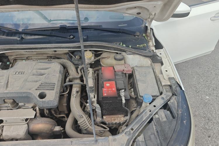 Used Roewe i6 2017 20T Automatic Flagship Edition Engine Bay Left