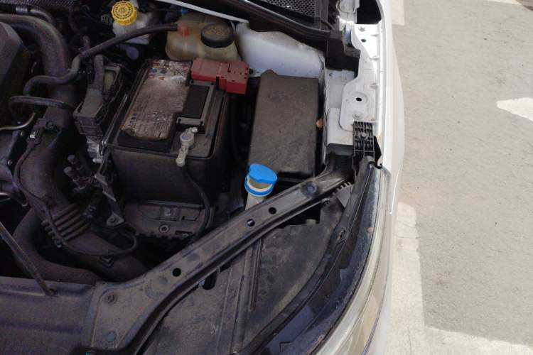 Used Roewe i6 2017 20T Automatic Internet ZhiZun Edition Engine Bay Left
