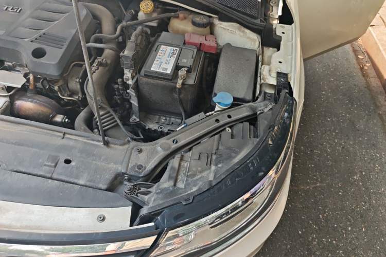 Used Roewe i6 2017 16T Automatic Flagship Edition Engine Bay Left
