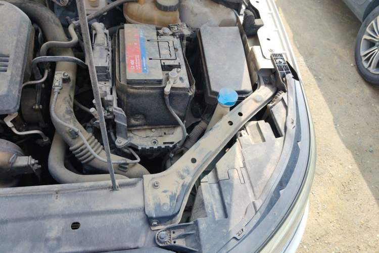 Used Roewe i6 2017 20T Automatic Internet ZhiZun Edition Engine Bay Left