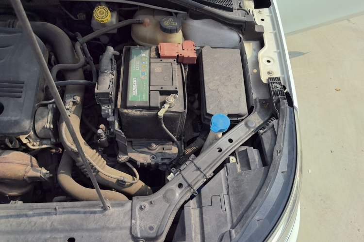 Used Roewe i6 2017 20T Automatic Internet Smart Edition Engine Bay Left