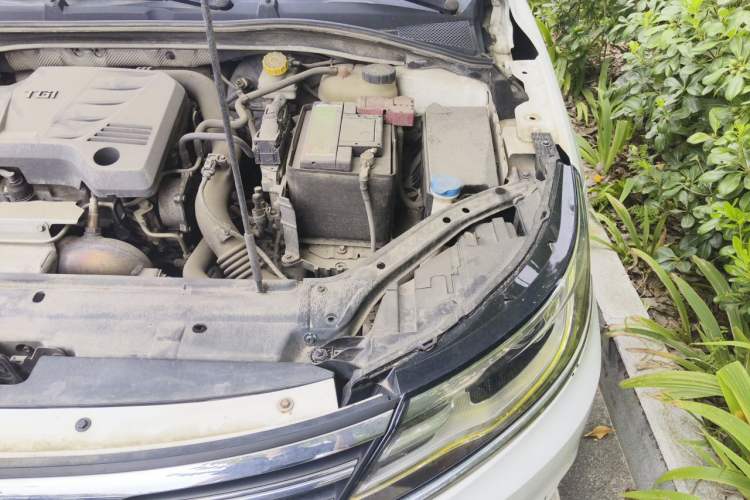 Used Roewe i6 2017 20T Automatic Flagship Edition Engine Bay Left