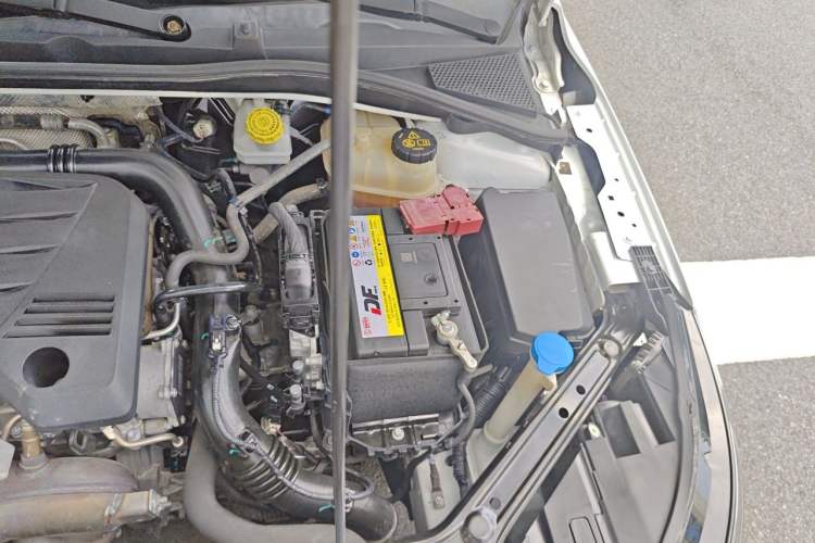 Used Roewe i6 2017 20T Automatic Internet Smart Edition Engine Bay Left