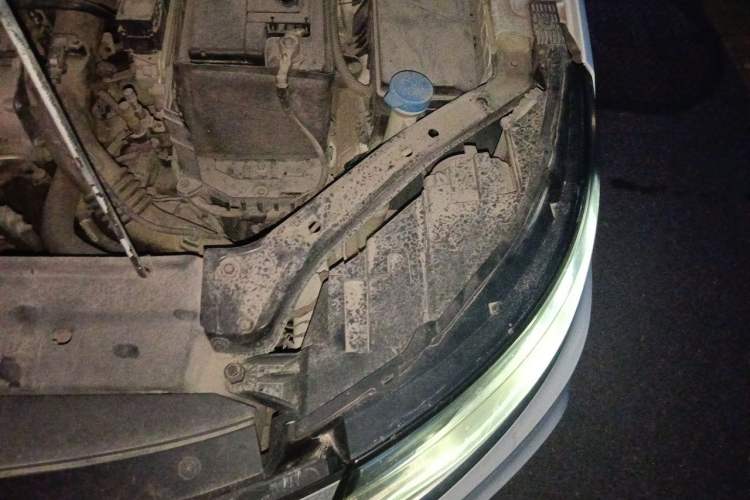 Used Roewe i6 2017 20T Automatic Internet Smart Edition Engine Bay Left
