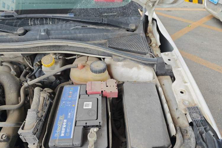 Used Roewe i6 2017 20T Automatic Internet Smart Edition Engine Bay Left
