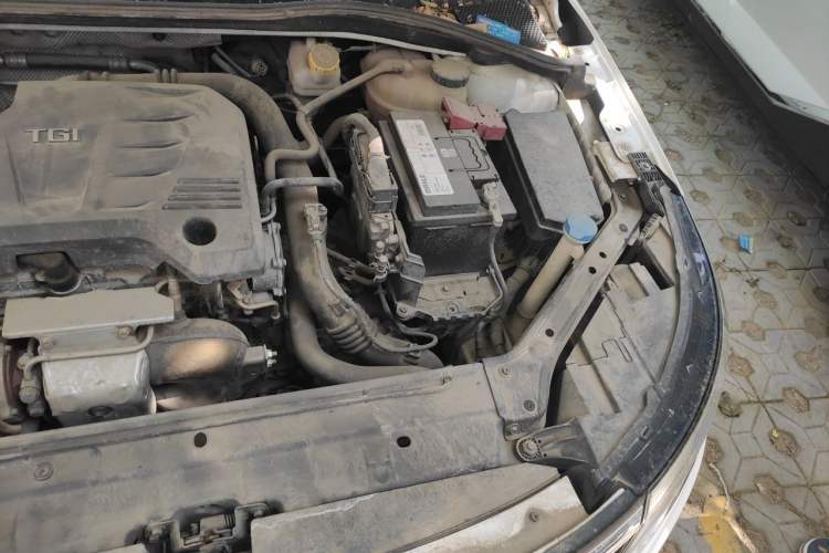 Used Roewe i6 2017 20T Automatic Flagship Edition Engine Bay Left