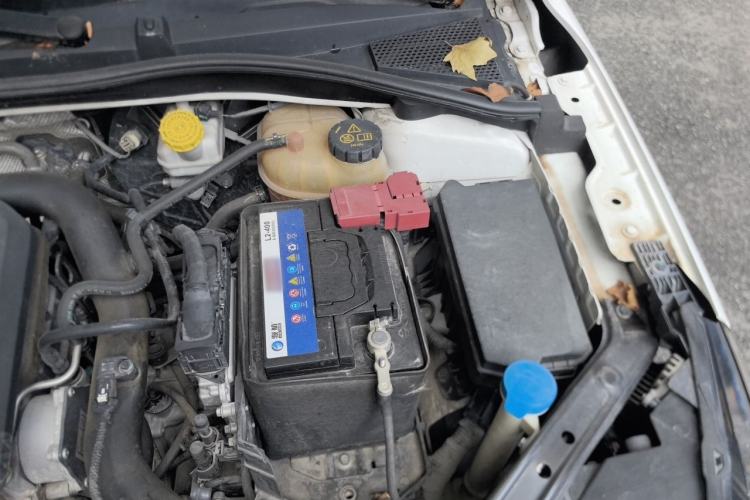 Used Roewe i6 2017 20T Automatic Internet ZhiZun Edition Engine Bay Left