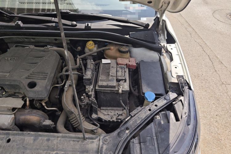 Used Roewe i6 2017 20T Automatic Flagship Edition Engine Bay Left