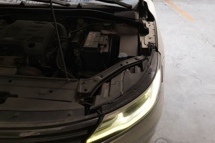 Used Roewe i6 2017 20T Automatic Flagship Edition Engine Bay Left