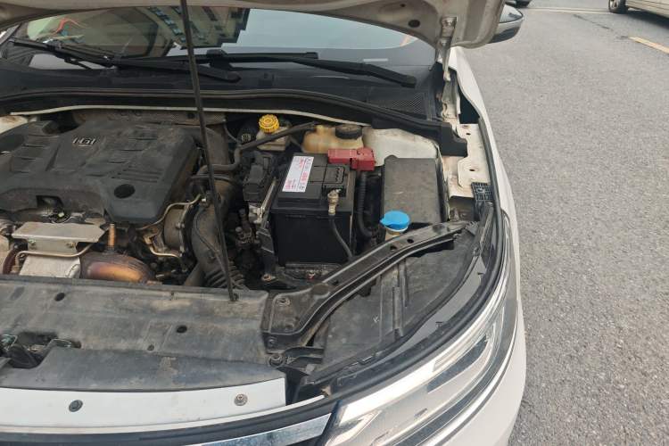Used Roewe i6 2017 20T Automatic Internet ZhiZun Edition Engine Bay Left