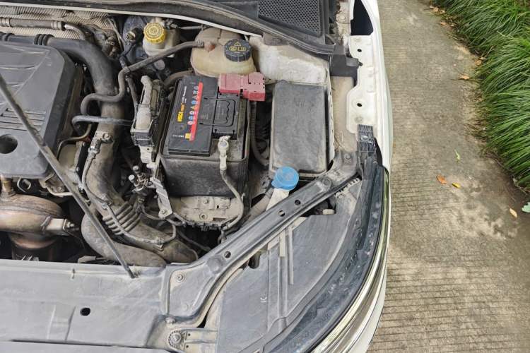 Used Roewe i6 2017 20T Automatic Internet ZhiZun Edition Engine Bay Left