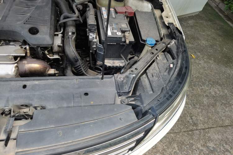 Used Roewe i6 2017 20T Manual Luxury Edition Engine Bay Left
