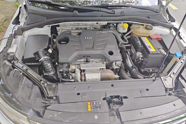 Used Roewe i6 2017 20T Automatic Internet Smart Edition Engine Bay