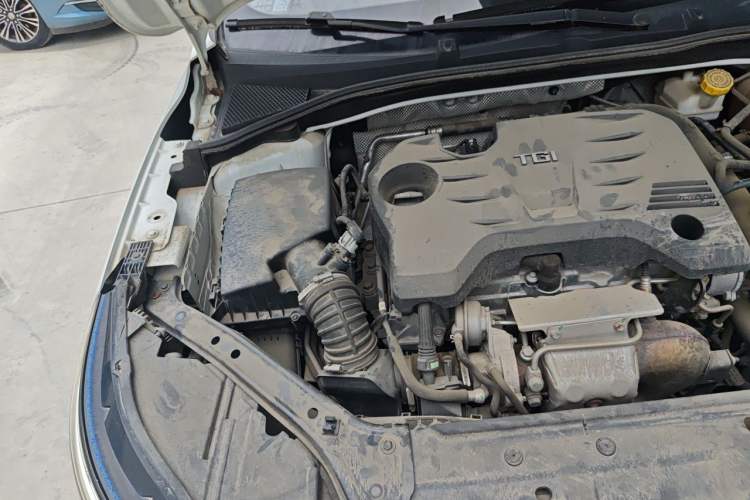 Used Roewe i6 2017 20T Automatic Internet ZhiZun Edition Engine Bay Right
