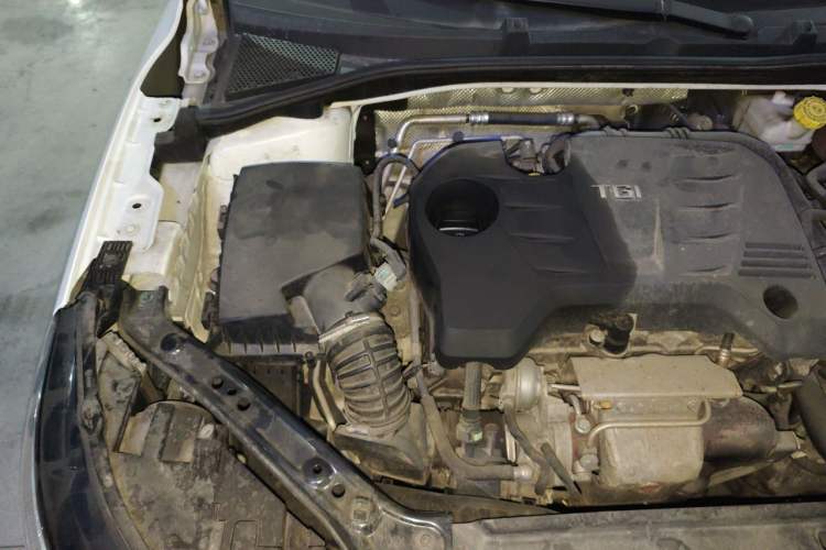 Used Roewe i6 2017 20T Automatic Flagship Edition Engine Bay Right