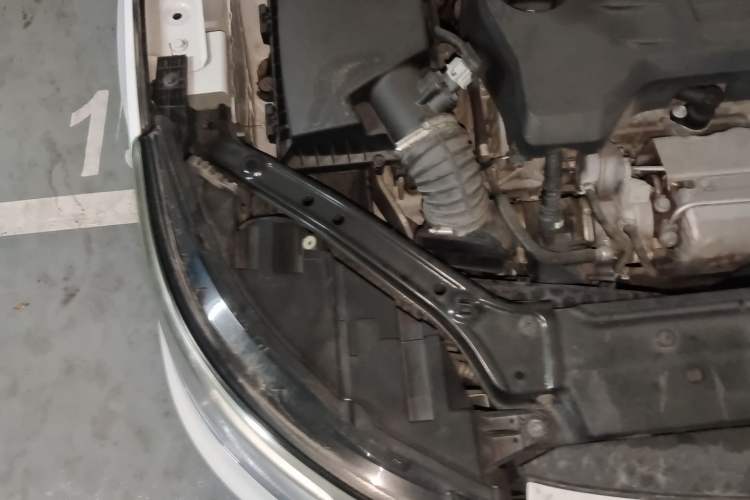 Used Roewe i6 2017 20T Automatic Flagship Edition Engine Bay Right