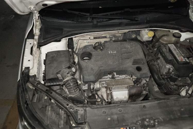 Used Roewe i6 2017 20T Automatic Internet Smart Edition Engine Bay Right
