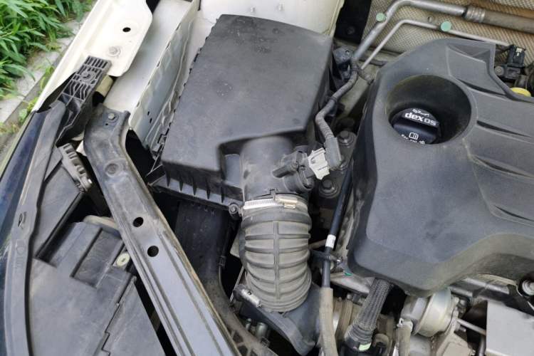 Used Roewe i6 2017 20T Automatic Internet Smart Edition Engine Bay Right