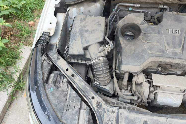 Used Roewe i6 2017 20T Manual Luxury Edition Engine Bay Right