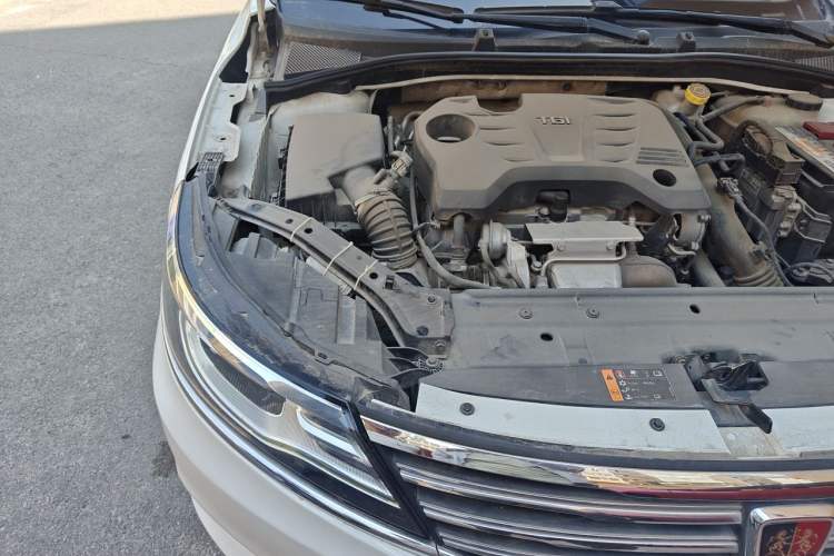 Used Roewe i6 2017 20T Manual Luxury Edition Engine Bay Right