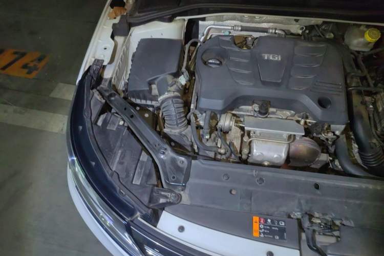 Used Roewe i6 2017 20T Automatic Internet Smart Edition Engine Bay Right