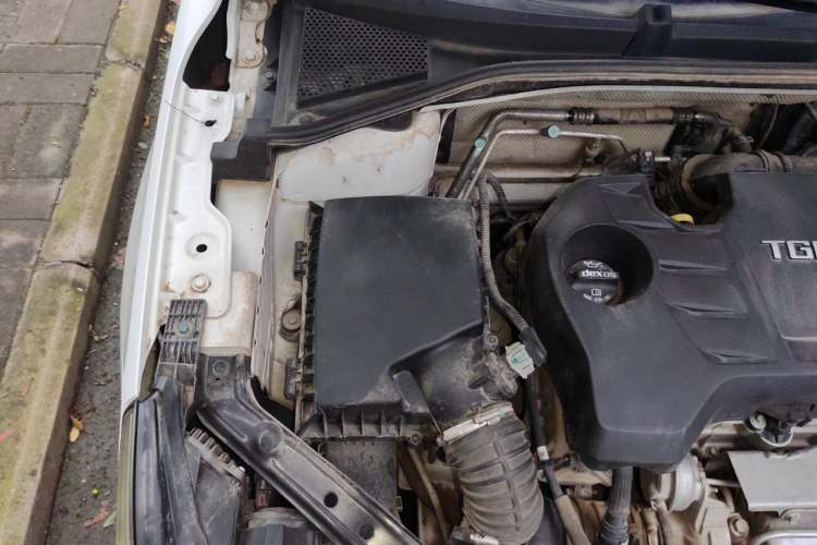 Used Roewe i6 2017 20T Automatic Flagship Edition Engine Bay Right