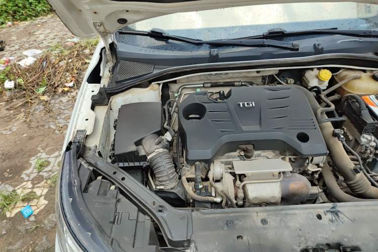 Used Roewe i6 2017 20T Automatic Internet Smart Edition Engine Bay Right