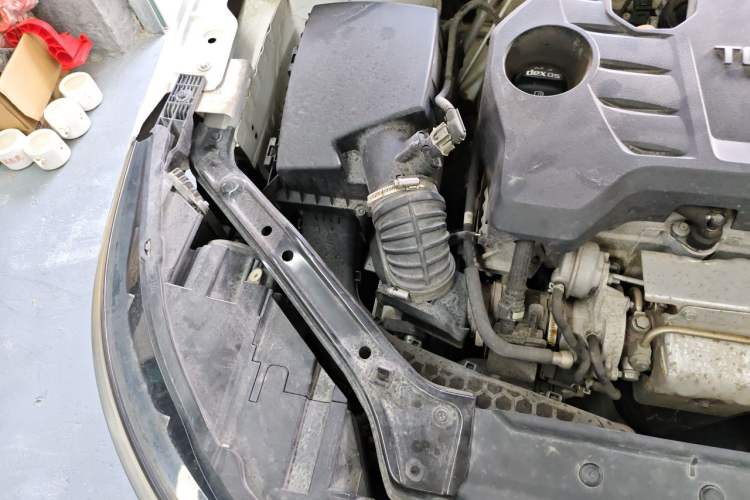 Used Roewe i6 2017 20T Automatic Internet Smart Edition Engine Bay Right