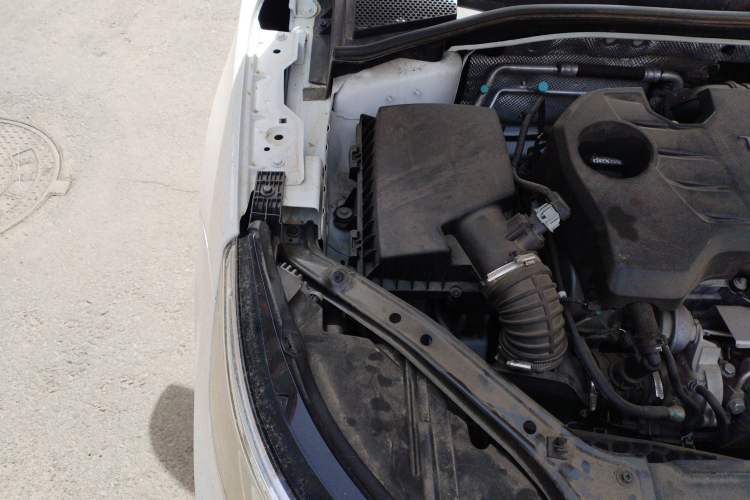 Used Roewe i6 2017 20T Automatic Internet ZhiZun Edition Engine Bay Right