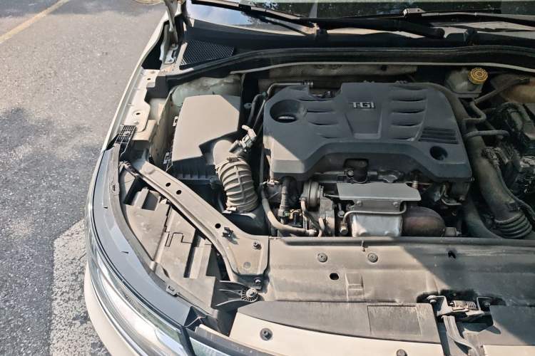 Used Roewe i6 2017 16T Automatic Flagship Edition Engine Bay Right