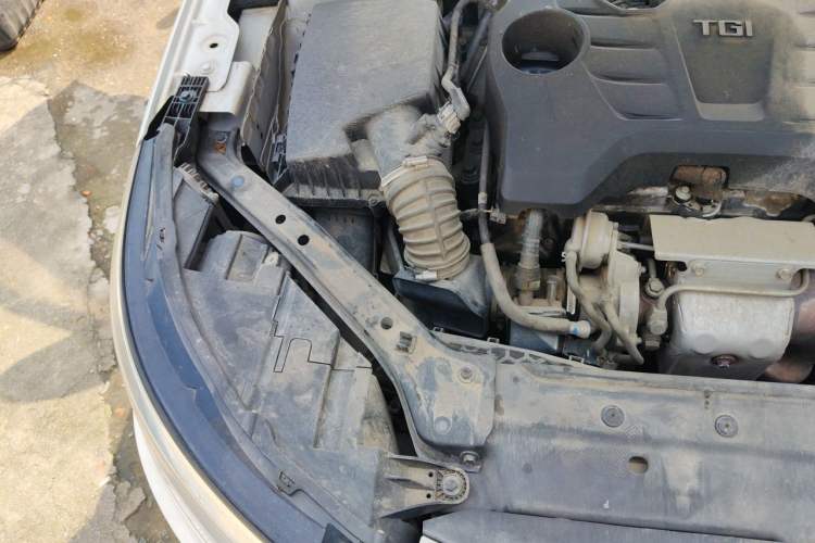 Used Roewe i6 2017 20T Automatic Internet ZhiZun Edition Engine Bay Right